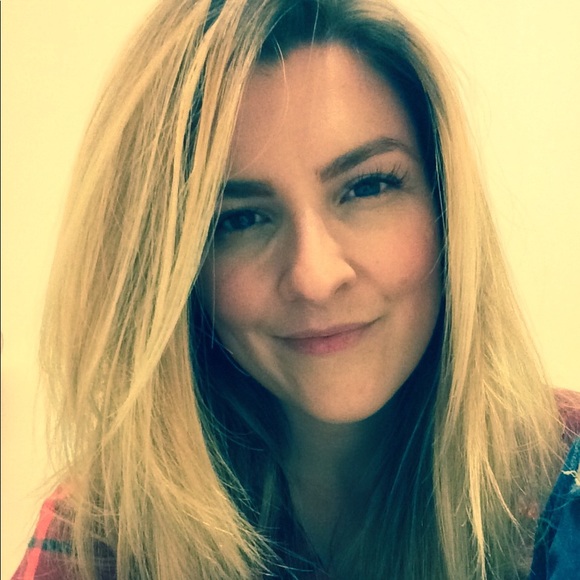 Meet your Posher, Caitlin - Picture 1 of 1